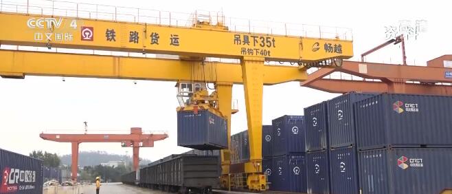 <span style='font-weight:bold;'>全国铁路货物发送量两年来增量5亿吨</span>
